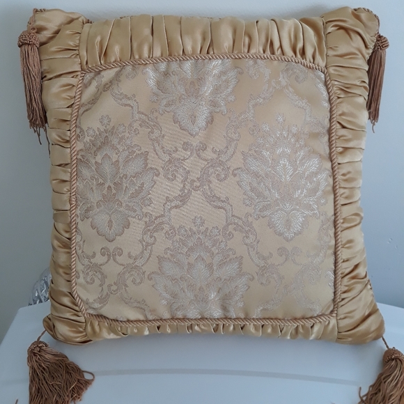 Soft & Cozy. New Pillows - Picture 4 of 5